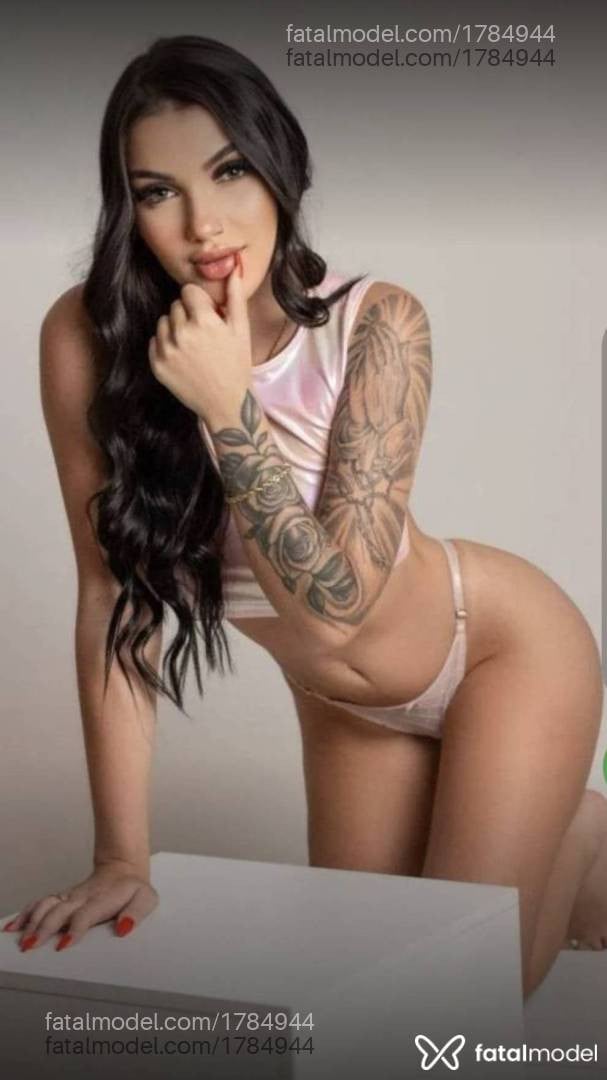 Acompanhante mulher com cabelo castanho de olhos verdes - Angélica