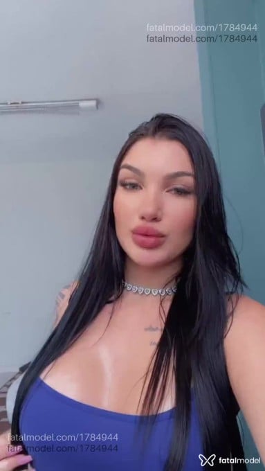 Acompanhante mulher com cabelo castanho de olhos verdes em Criciúma - Angélica