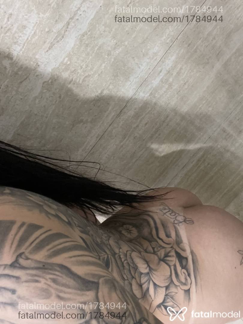 Acompanhante mulher com cabelo castanho de olhos verdes em Criciúma - Angélica