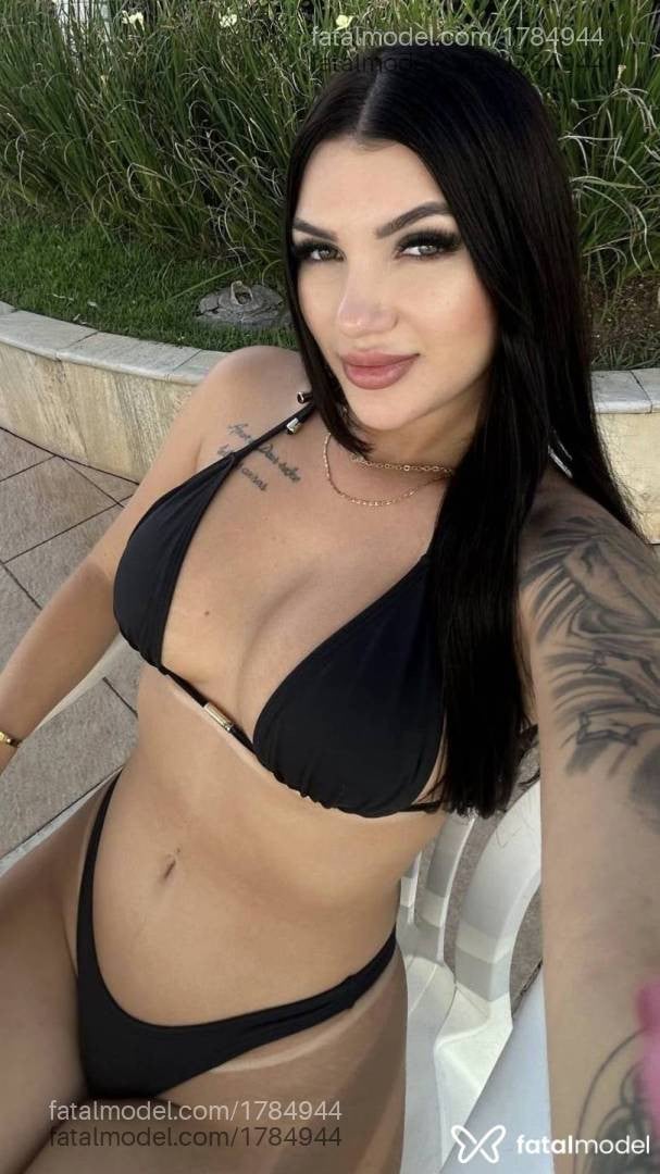 Acompanhante mulher com cabelo castanho de olhos verdes em Criciúma - Angélica