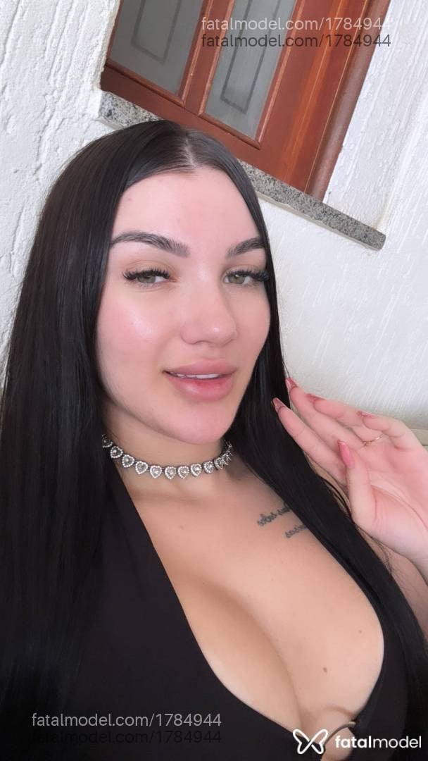 Acompanhante mulher com cabelo castanho de olhos verdes em Araçatuba - Angélica
