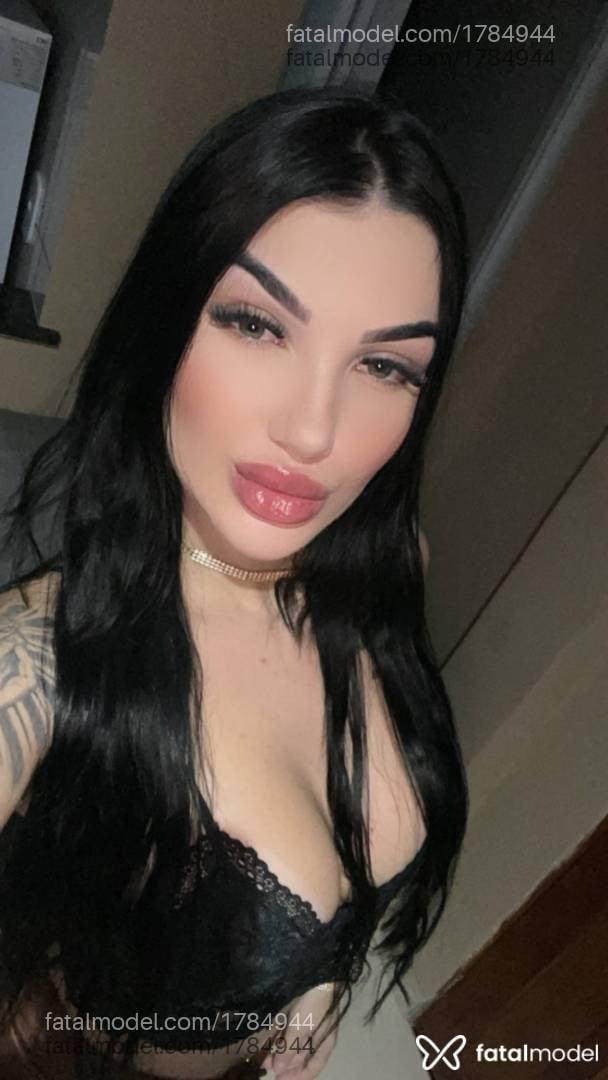 Acompanhante mulher com cabelo castanho de olhos verdes em Chapecó - Angélica