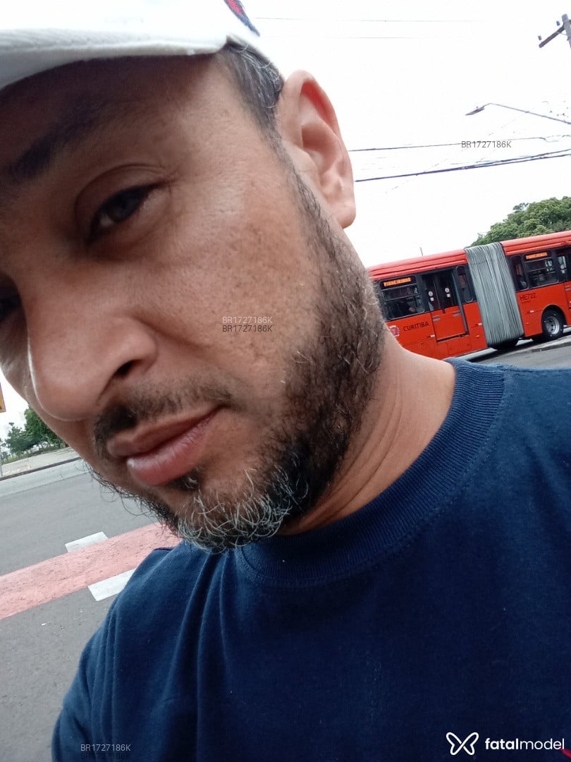 Acompanhante homem com cabelo castanho de olhos verdes em Fazenda Rio Grande Acompanhante homem com cabelo castanho de olhos verdes em Fazenda Rio Grande - Lincon