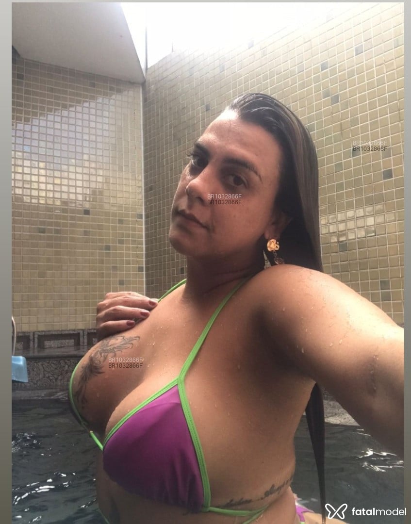Acompanhante mulher trans loira (o) de olhos castanhos em Serra - Rebeca Delmont