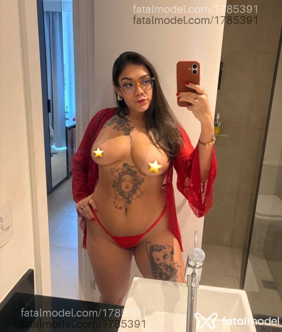 Acompanhante mulher com cabelo castanho de olhos castanhos - Babi Luz