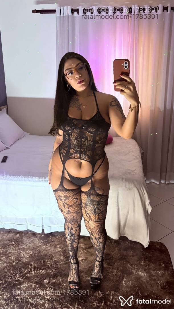 Acompanhante mulher com cabelo castanho de olhos castanhos - Babi Luz