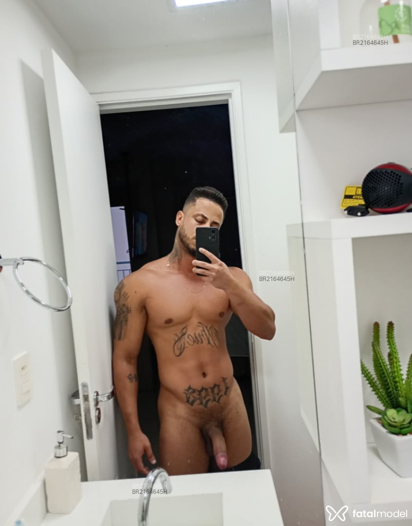 Acompanhante homem com cabelo castanho de olhos castanhos em São Paulo Acompanhante homem com cabelo castanho de olhos castanhos em São Paulo - Gustavo Lins
