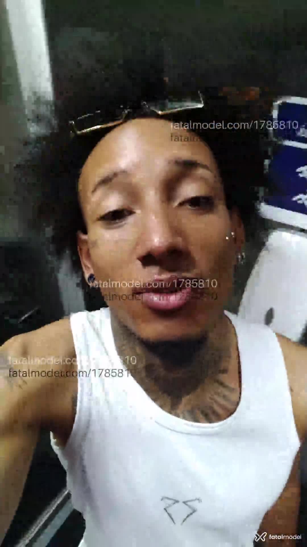 Acompanhante homem com cabelo castanho de olhos castanhos em Brasília - Charles