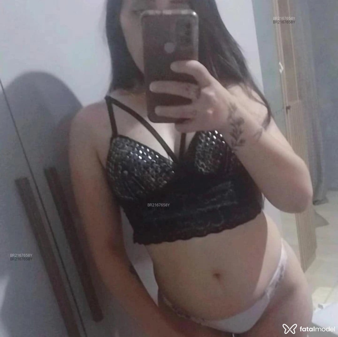 Acompanhante mulher com cabelo castanho de olhos verdes em Novo Hamburgo - Nicole