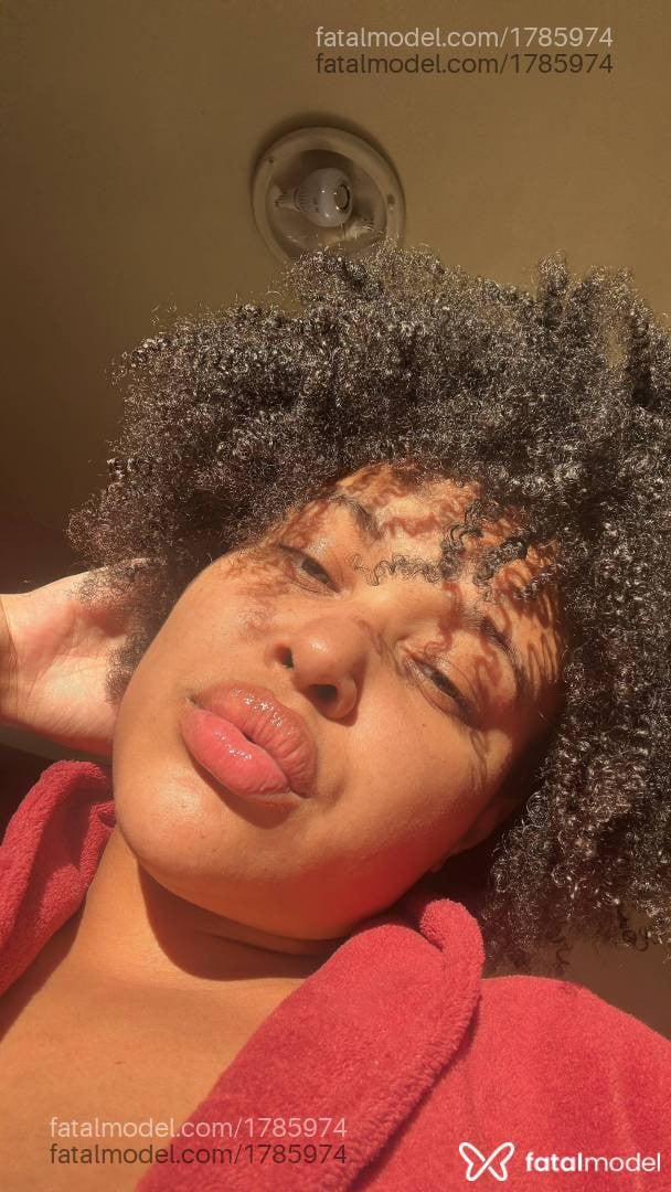 Acompanhante mulher morena (o) de olhos mel em São José - Lorena Buarque