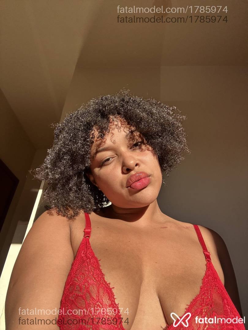 Acompanhante mulher morena (o) de olhos mel - Lorena Buarque