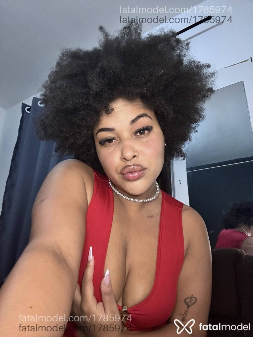 Acompanhante mulher morena (o) de olhos mel - Lorena Buarque