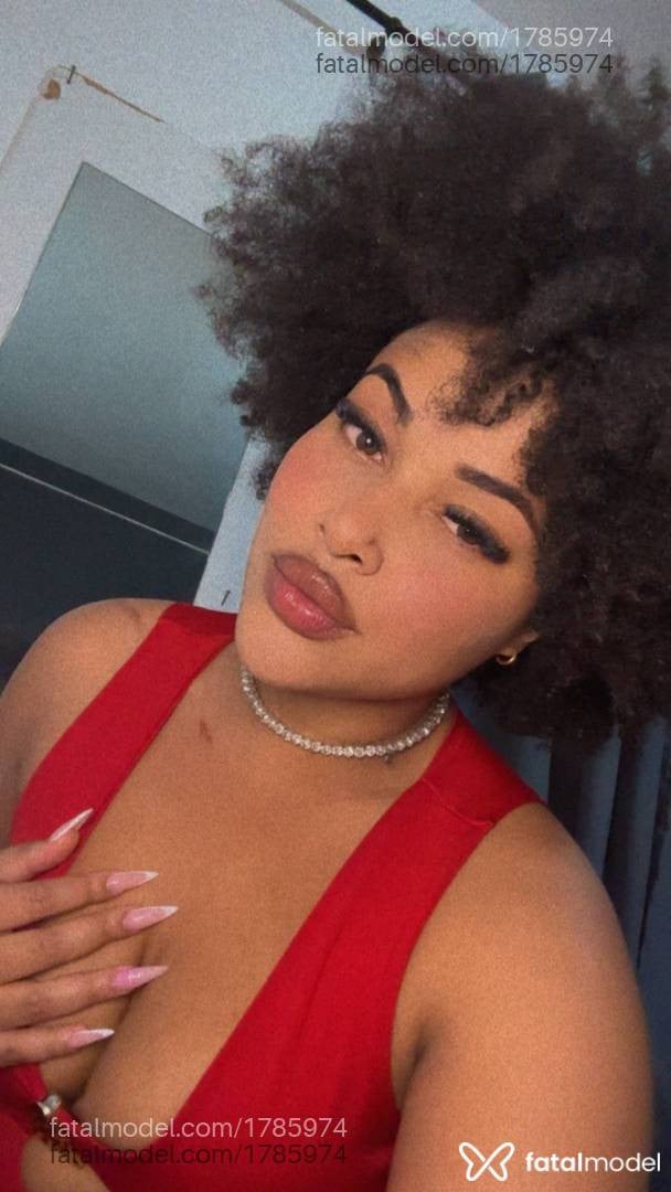 Acompanhante mulher morena (o) de olhos mel - Lorena Buarque