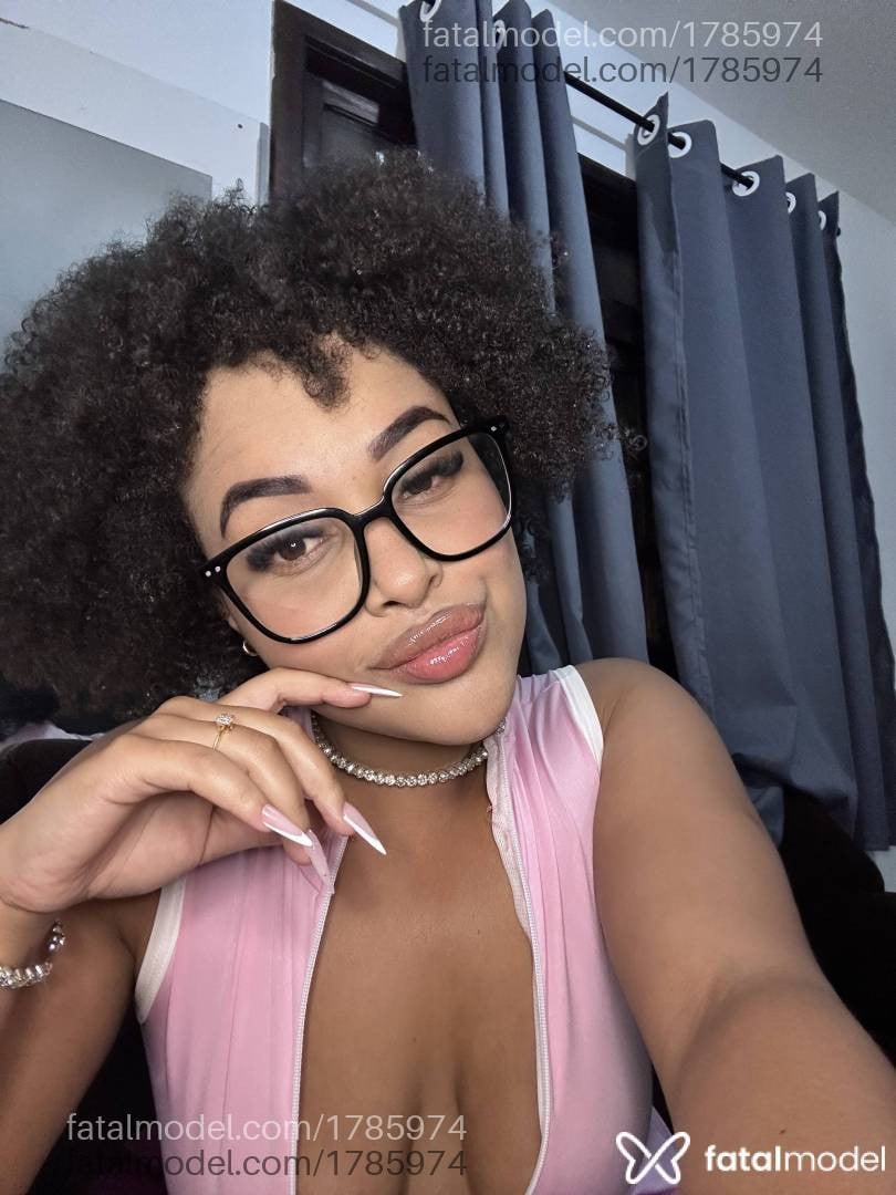 Acompanhante mulher morena (o) de olhos mel - Lorena Buarque