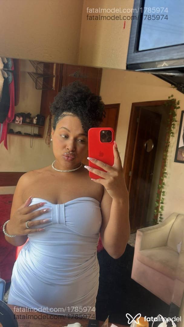 Acompanhante mulher morena (o) de olhos mel em São José - Lorena Buarque