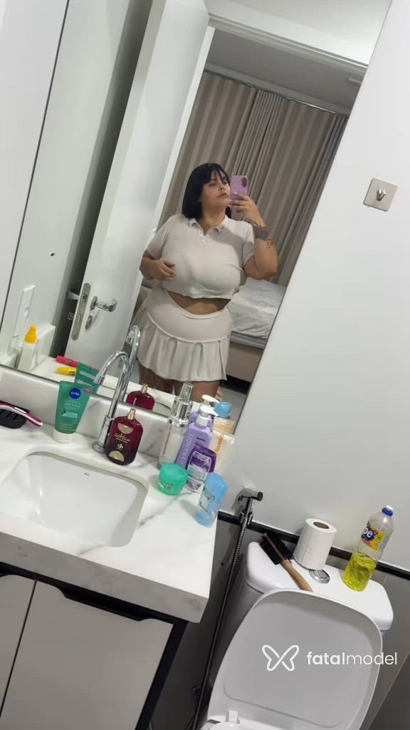 Acompanhante mulher morena (o) de olhos verdes - Melissa Mel
