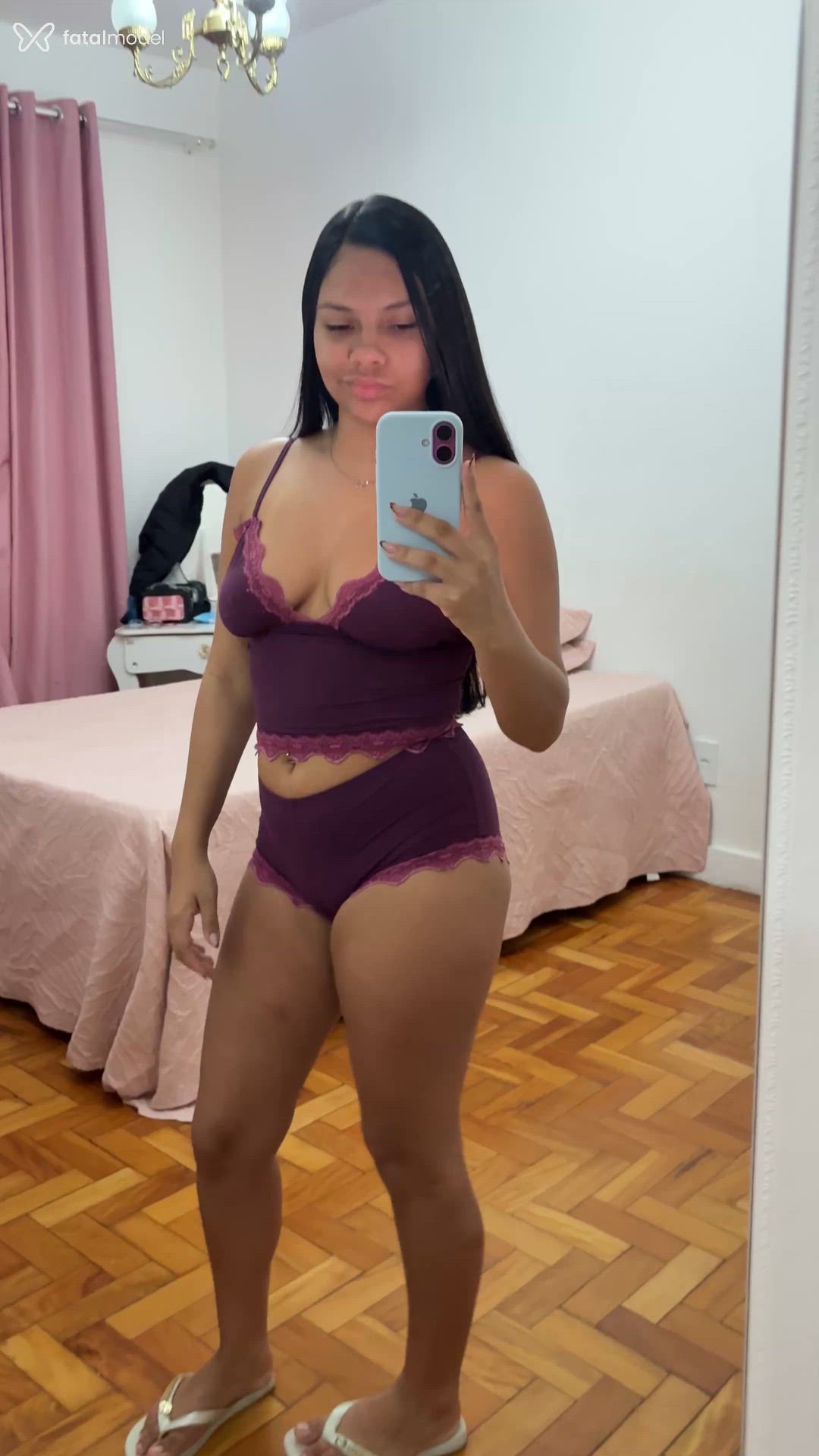 Acompanhante mulher morena (o) de olhos castanhos - Mel Acompanhante mulher morena (o) de olhos castanhos - Mel