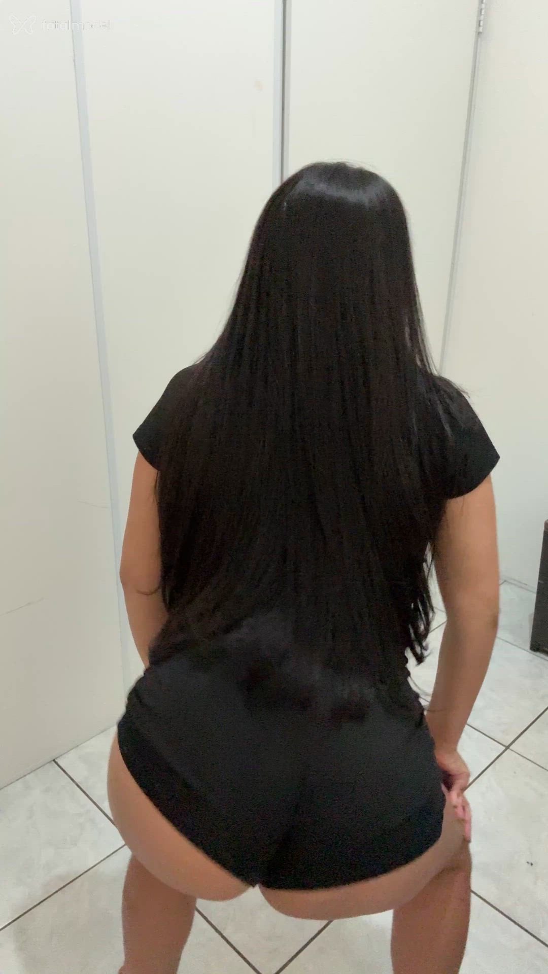 Acompanhante mulher morena (o) de olhos castanhos - Mel Acompanhante mulher morena (o) de olhos castanhos - Mel