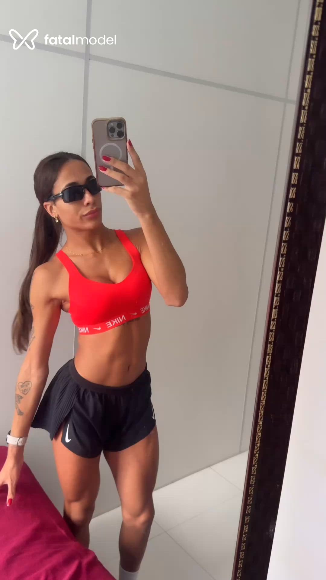 Acompanhante mulher trans com cabelo castanho de olhos castanhos - Dani Campos