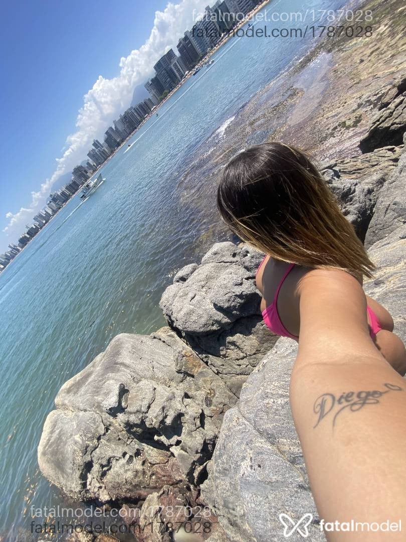 Acompanhante mulher loira (o) de olhos pretos - Fernanda Vilhena