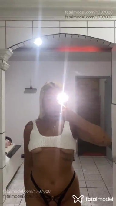 Acompanhante mulher loira (o) de olhos pretos em Ipatinga Acompanhante mulher loira (o) de olhos pretos em Ipatinga - Fernanda Vilhena