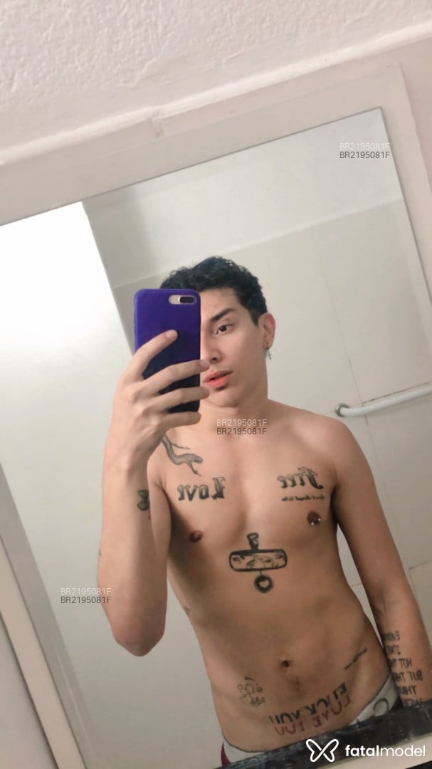Acompanhante homem com cabelo colorido de olhos pretos em São Paulo Acompanhante homem com cabelo colorido de olhos pretos em São Paulo - Gui Coelho