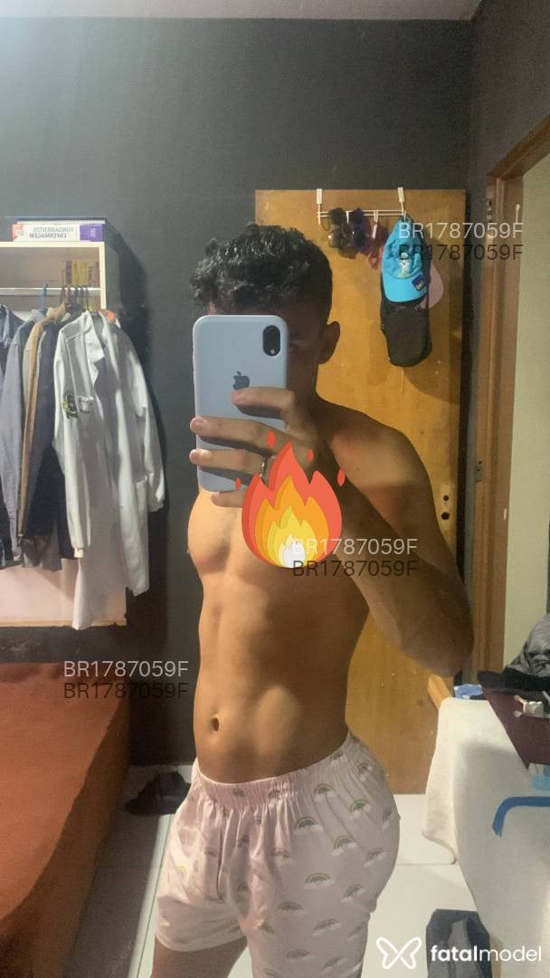 Acompanhante homem morena (o) de olhos verdes em Uberlândia - Gustavo