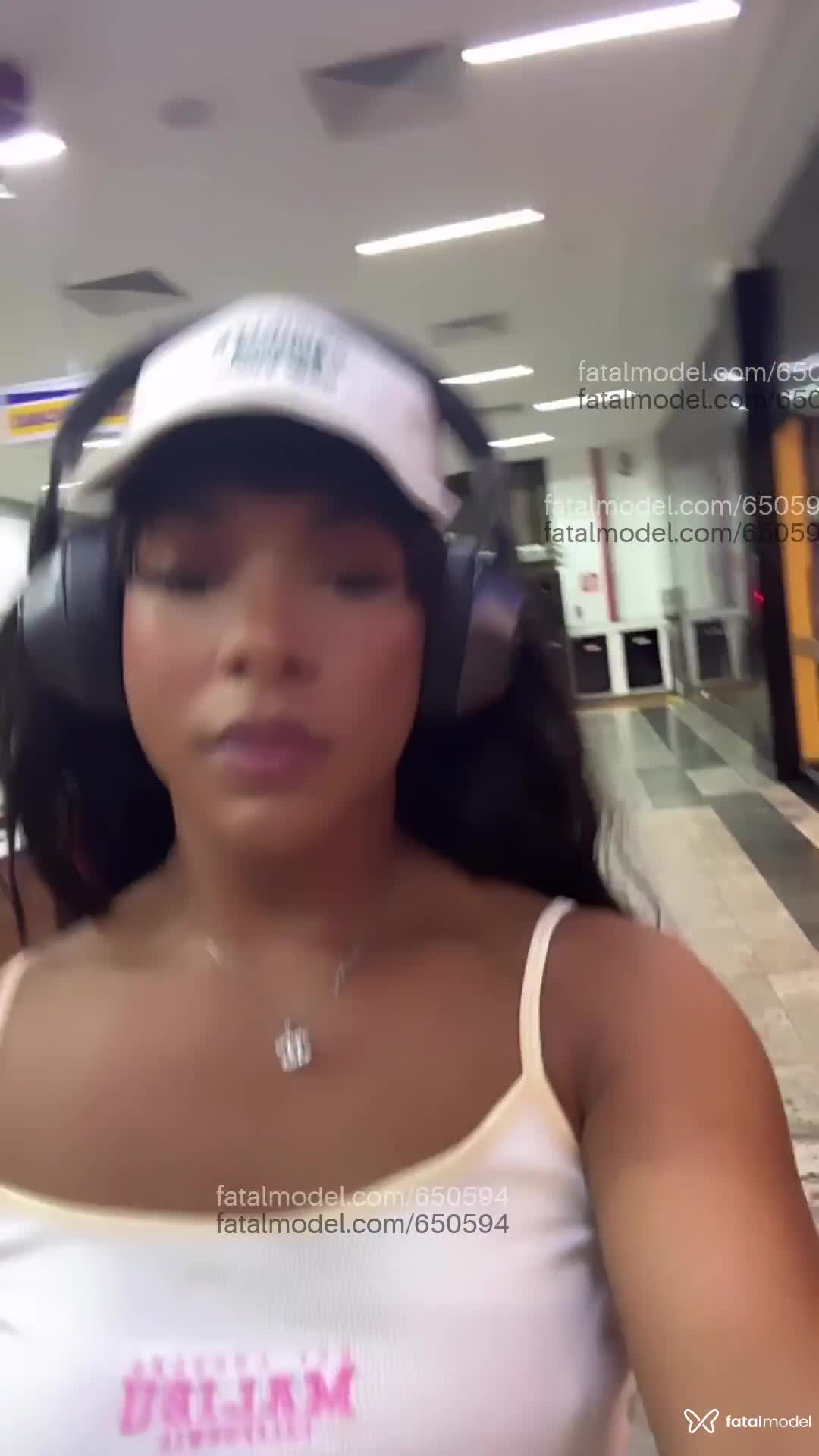 Acompanhante mulher trans morena (o) de olhos castanhos - Mirela Lemos Acompanhante mulher trans morena (o) de olhos castanhos - Mirela Lemos