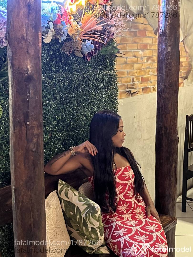 Acompanhante mulher com cabelo castanho de olhos pretos - Samara