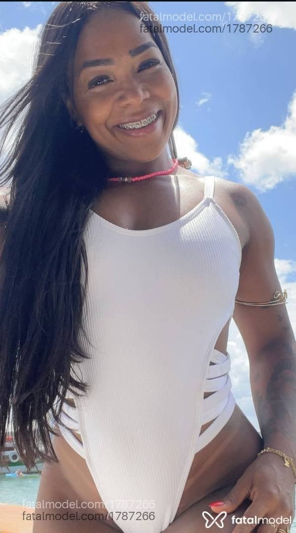 Acompanhante mulher com cabelo castanho de olhos pretos - Samara