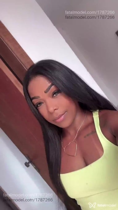 Acompanhante mulher com cabelo castanho de olhos pretos - Samara