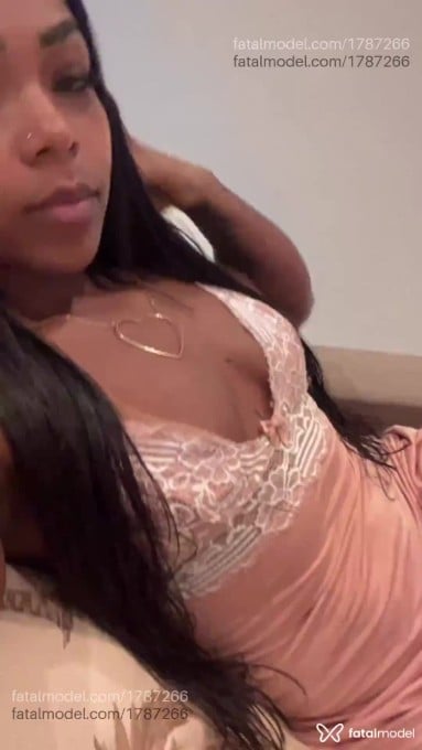 Acompanhante mulher com cabelo castanho de olhos pretos - Samara