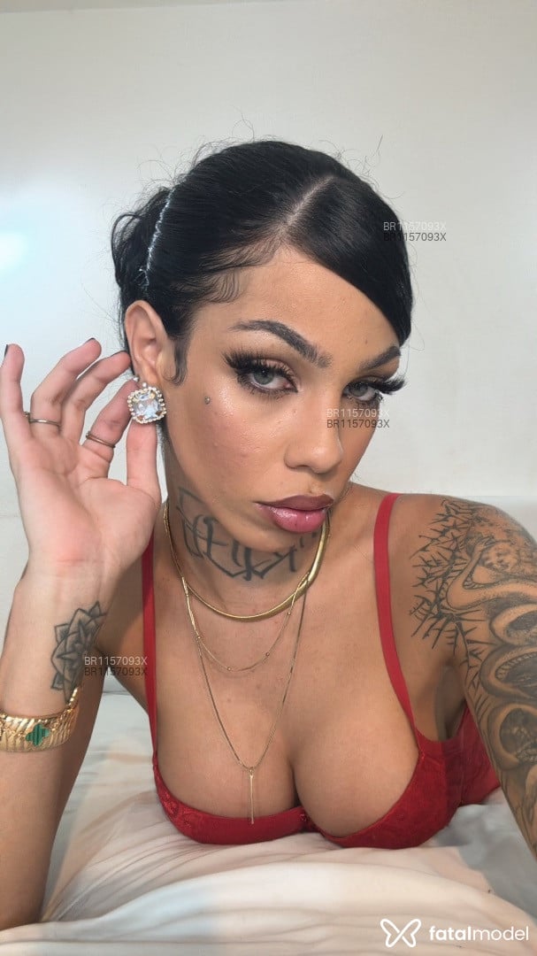 Acompanhante mulher trans morena (o) de olhos verdes em São Paulo - Jade Boss