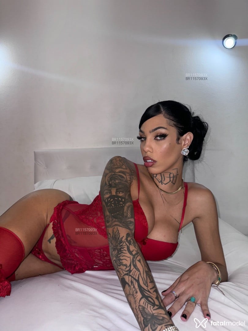 Acompanhante mulher trans morena (o) de olhos verdes em São Paulo - Jade Boss