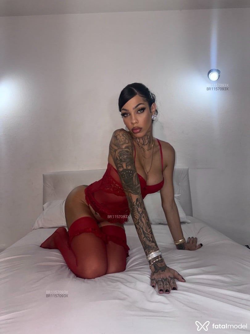 Acompanhante mulher trans morena (o) de olhos verdes em São Paulo - Jade Boss