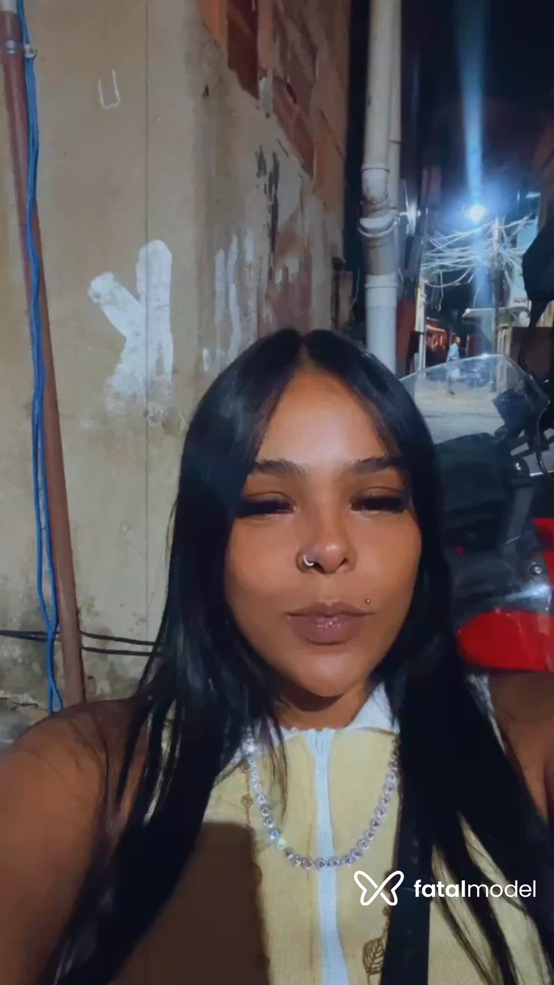 Acompanhante mulher morena (o) de olhos pretos - Karoline matelly