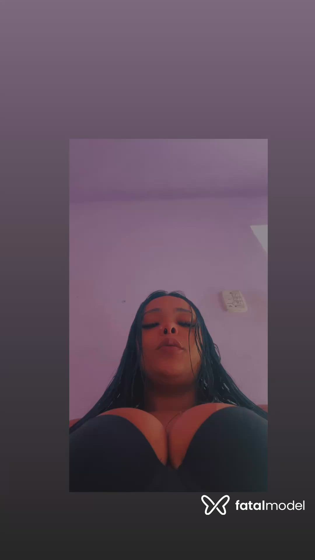 Acompanhante mulher morena (o) de olhos pretos - Karoline matelly