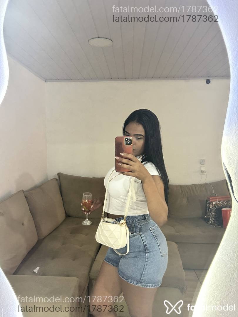 Acompanhante mulher morena (o) de olhos pretos - Karoline matelly