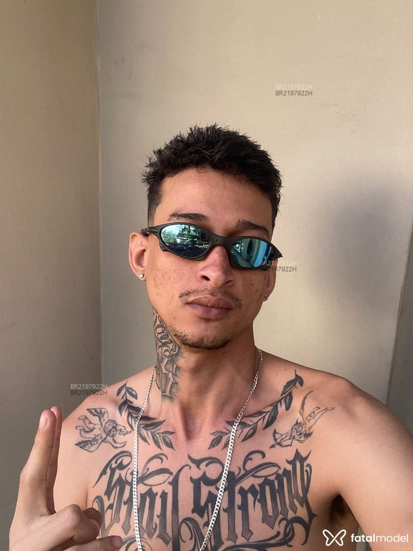 Acompanhante homem com cabelo castanho de olhos castanhos em São Paulo Acompanhante homem com cabelo castanho de olhos castanhos em São Paulo - Pedro Zorg