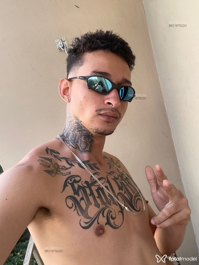 Acompanhante homem com cabelo castanho de olhos castanhos em São Paulo Acompanhante homem com cabelo castanho de olhos castanhos em São Paulo - Pedro Zorg