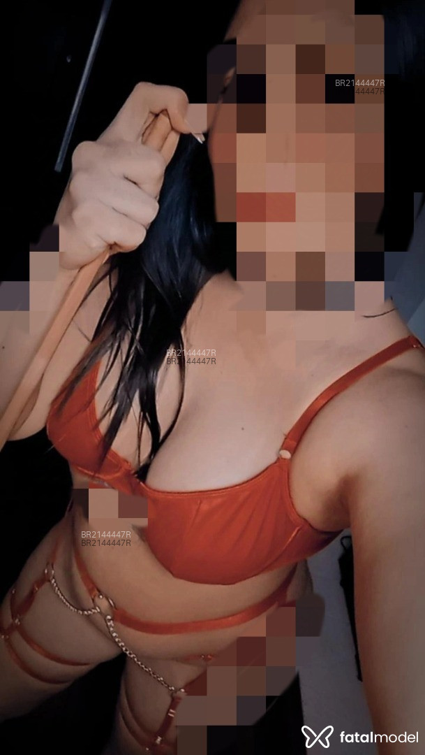 Acompanhante mulher com cabelo castanho de olhos castanhos em Santa Luzia - Stella