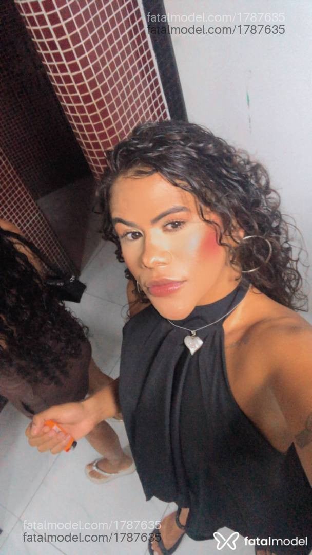 Acompanhante mulher trans com cabelo castanho de olhos castanhos - Luna ysmery