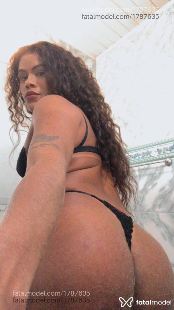 Acompanhante mulher trans com cabelo castanho de olhos castanhos - Luna ysmery
