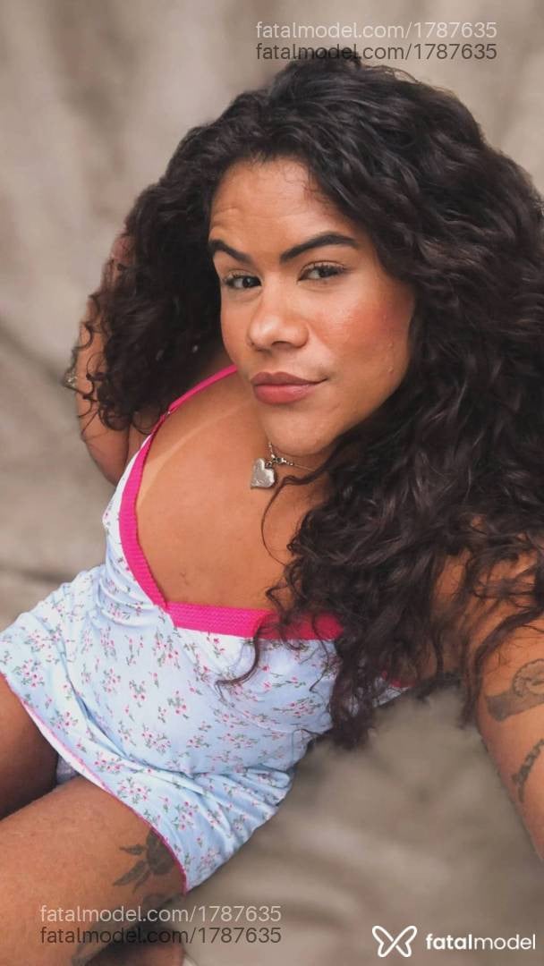 Acompanhante mulher trans com cabelo castanho de olhos castanhos - Luna ysmery
