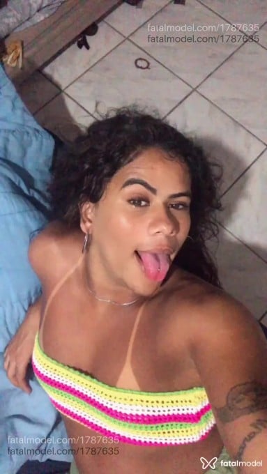 Acompanhante mulher trans com cabelo castanho de olhos castanhos em Angra dos Reis - Luna ysmery
