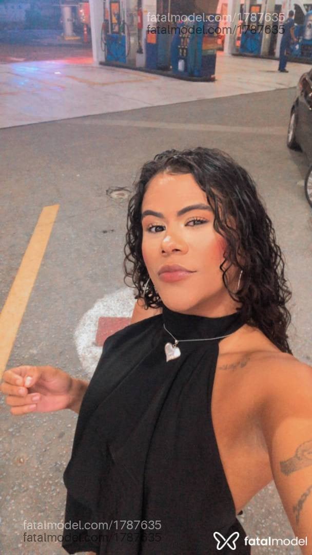 Acompanhante mulher trans com cabelo castanho de olhos castanhos - Luna ysmery