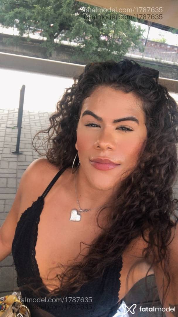 Acompanhante mulher trans com cabelo castanho de olhos castanhos - Luna ysmery