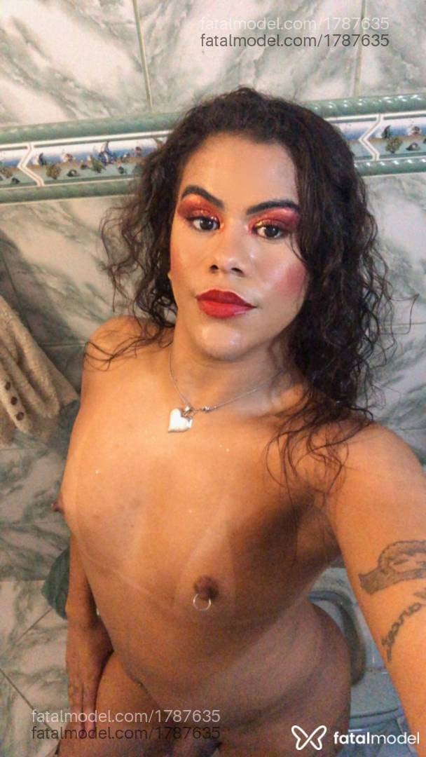 Acompanhante mulher trans com cabelo castanho de olhos castanhos - Luna ysmery