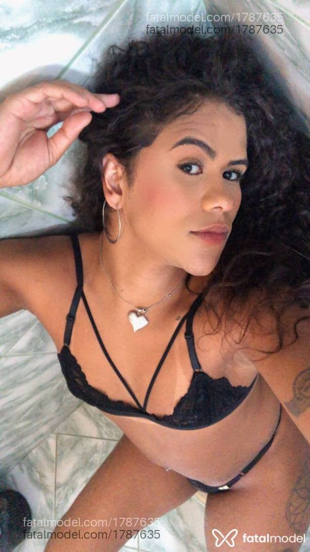 Acompanhante mulher trans com cabelo castanho de olhos castanhos - Luna ysmery
