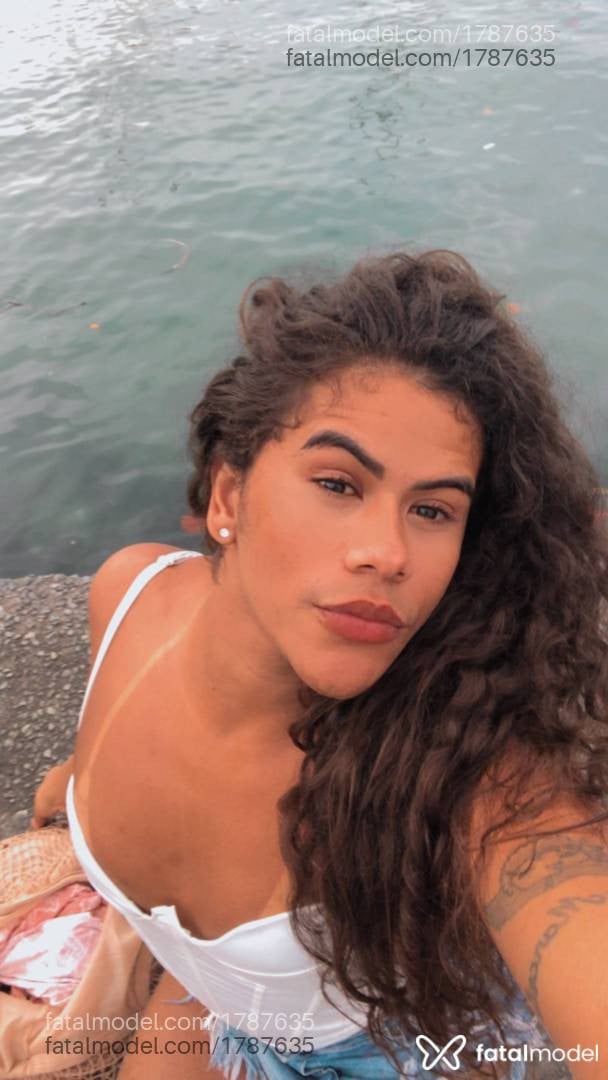 Acompanhante mulher trans com cabelo castanho de olhos castanhos - Luna ysmery